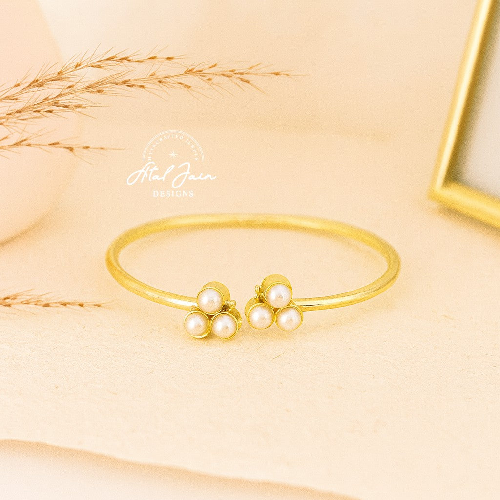 Timeless Pearl Shimmering Bracelet Glow