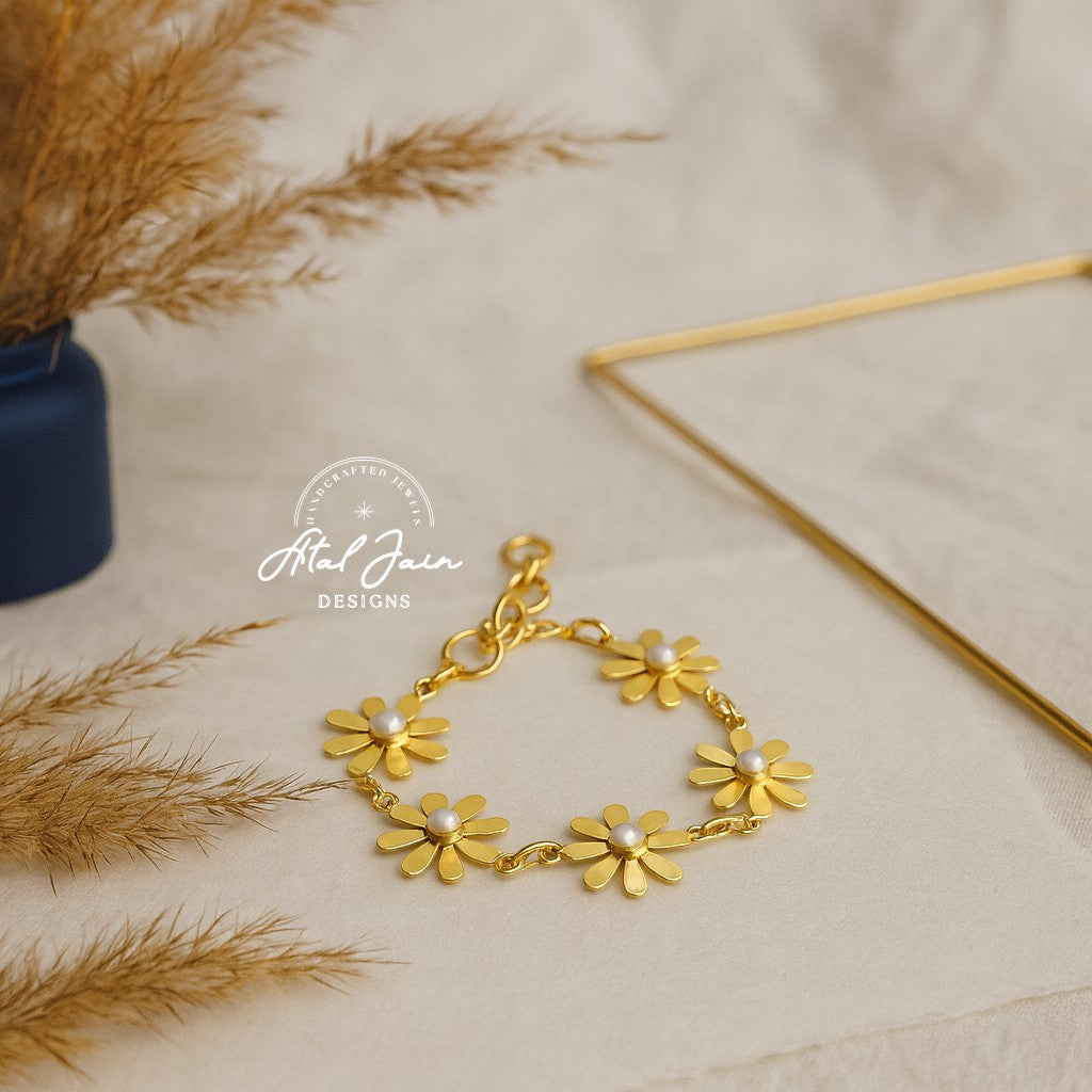 Exquisite Floral Pearl Bracelet