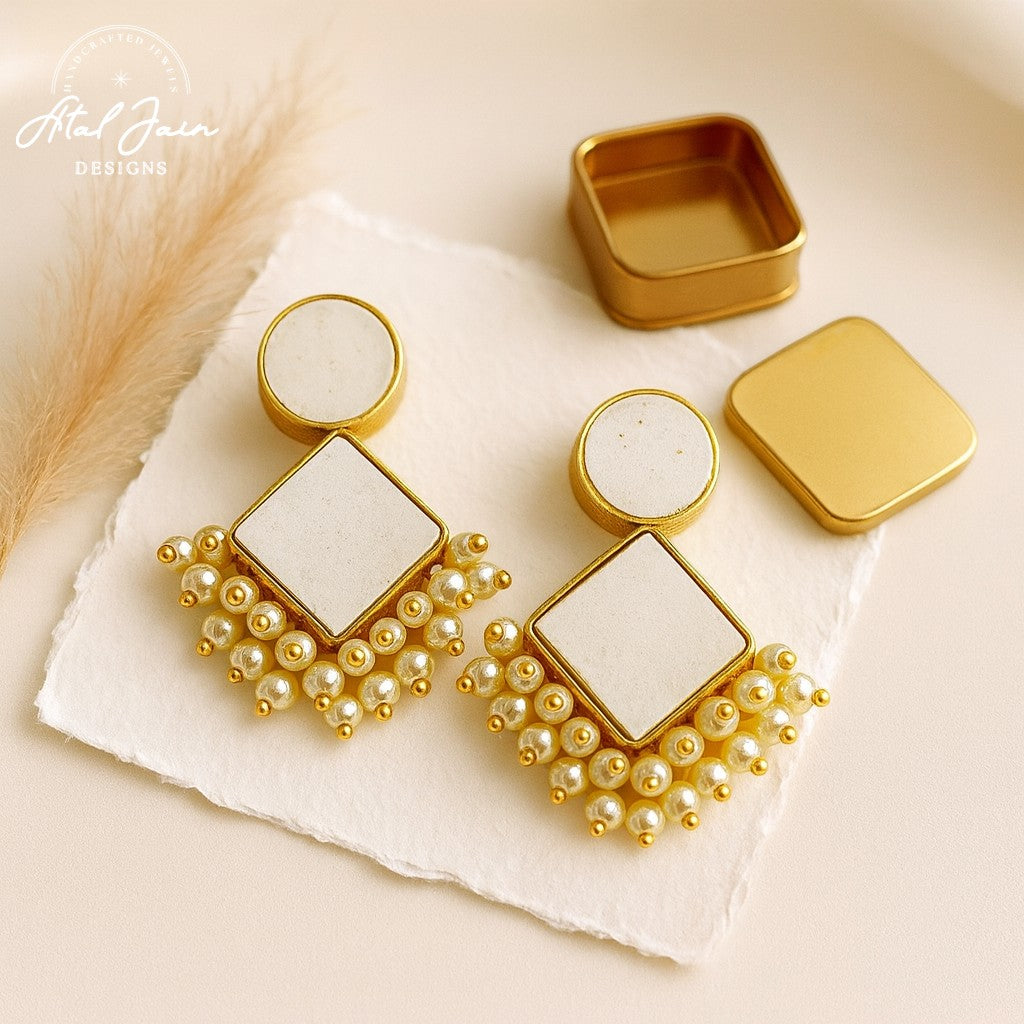 Divine Pearl Radiance: Luxurious Earring Ensemble
