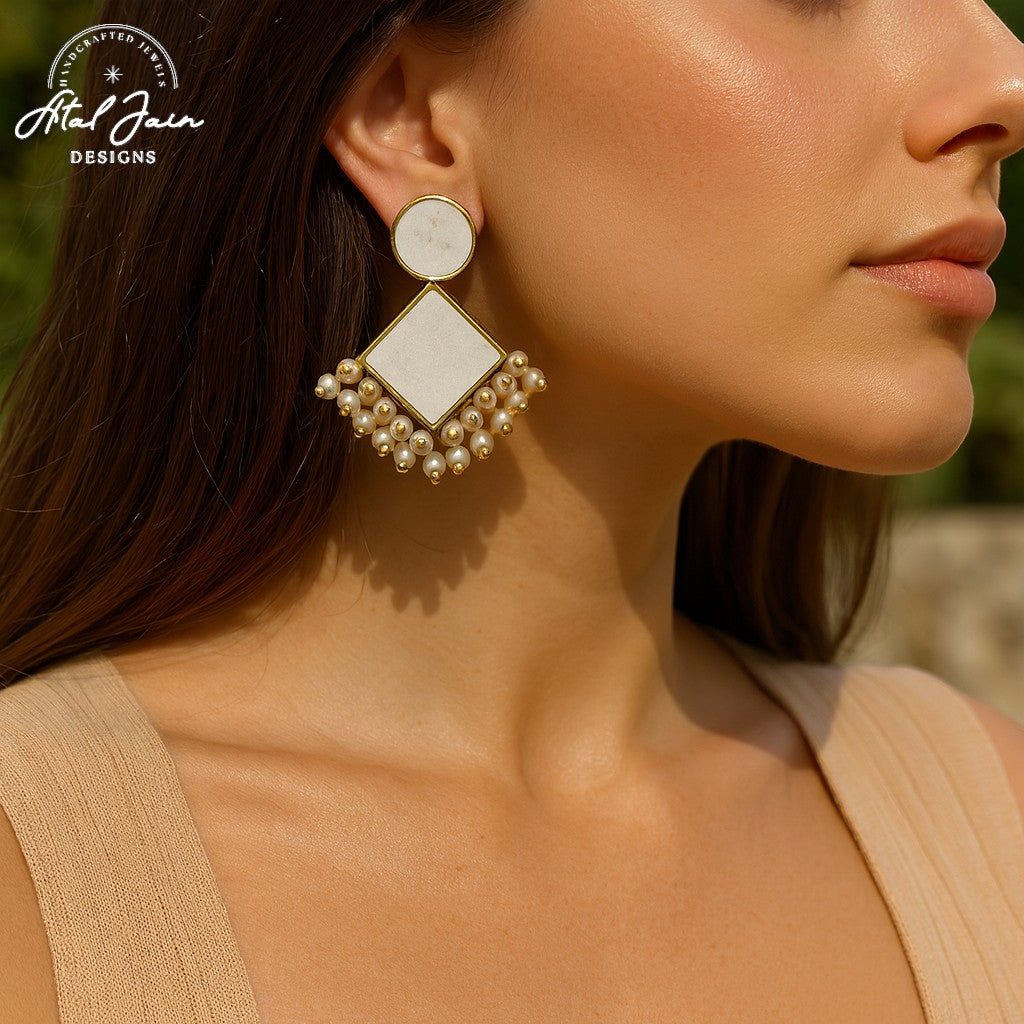 Divine Pearl Radiance: Luxurious Earring Ensemble