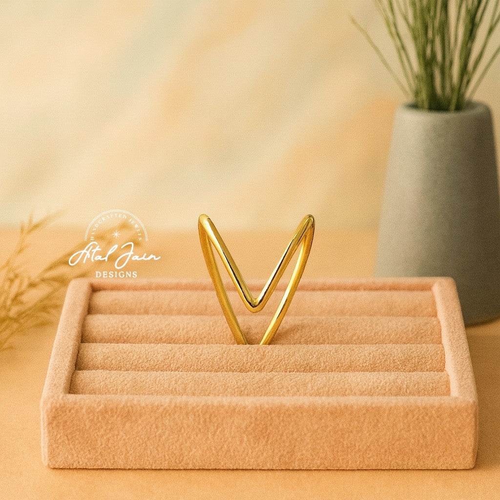Luxe V-Design Ring