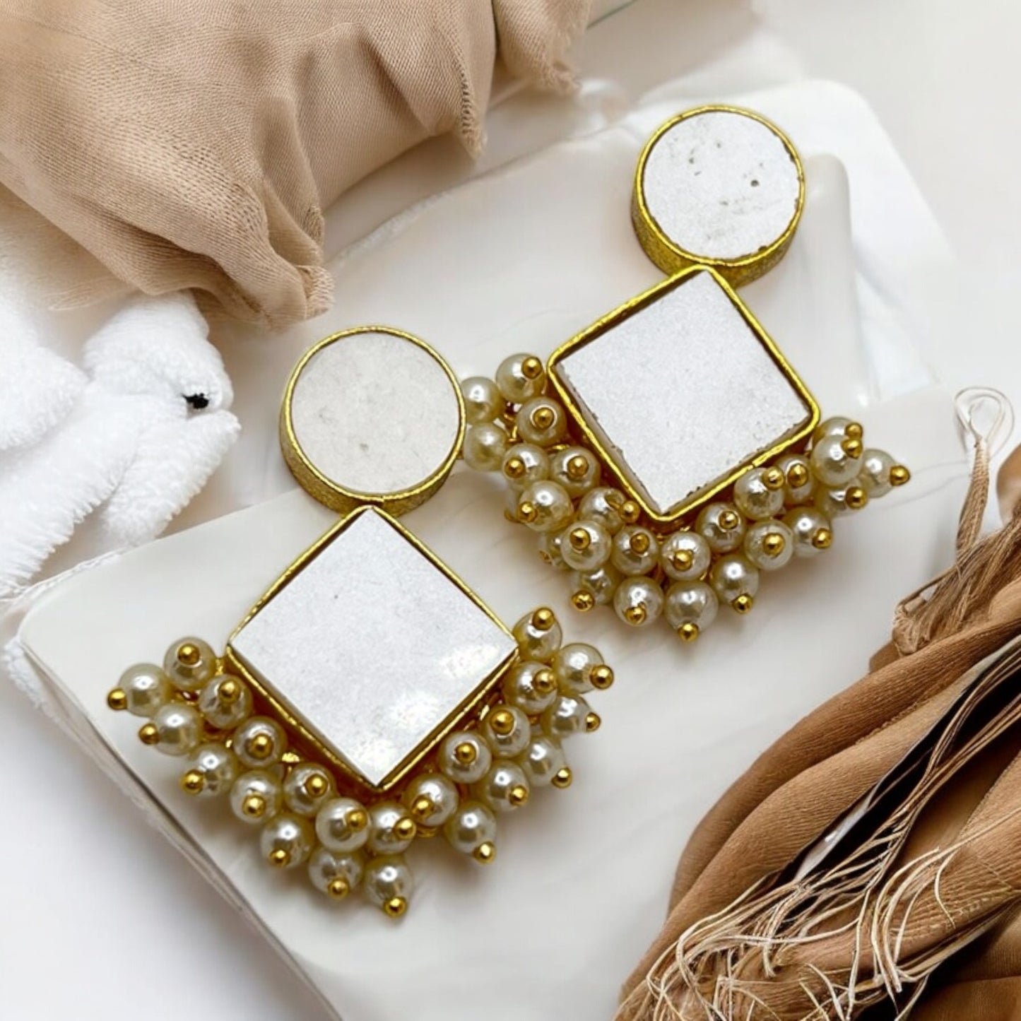 Divine Pearl Radiance: Luxurious Earring Ensemble