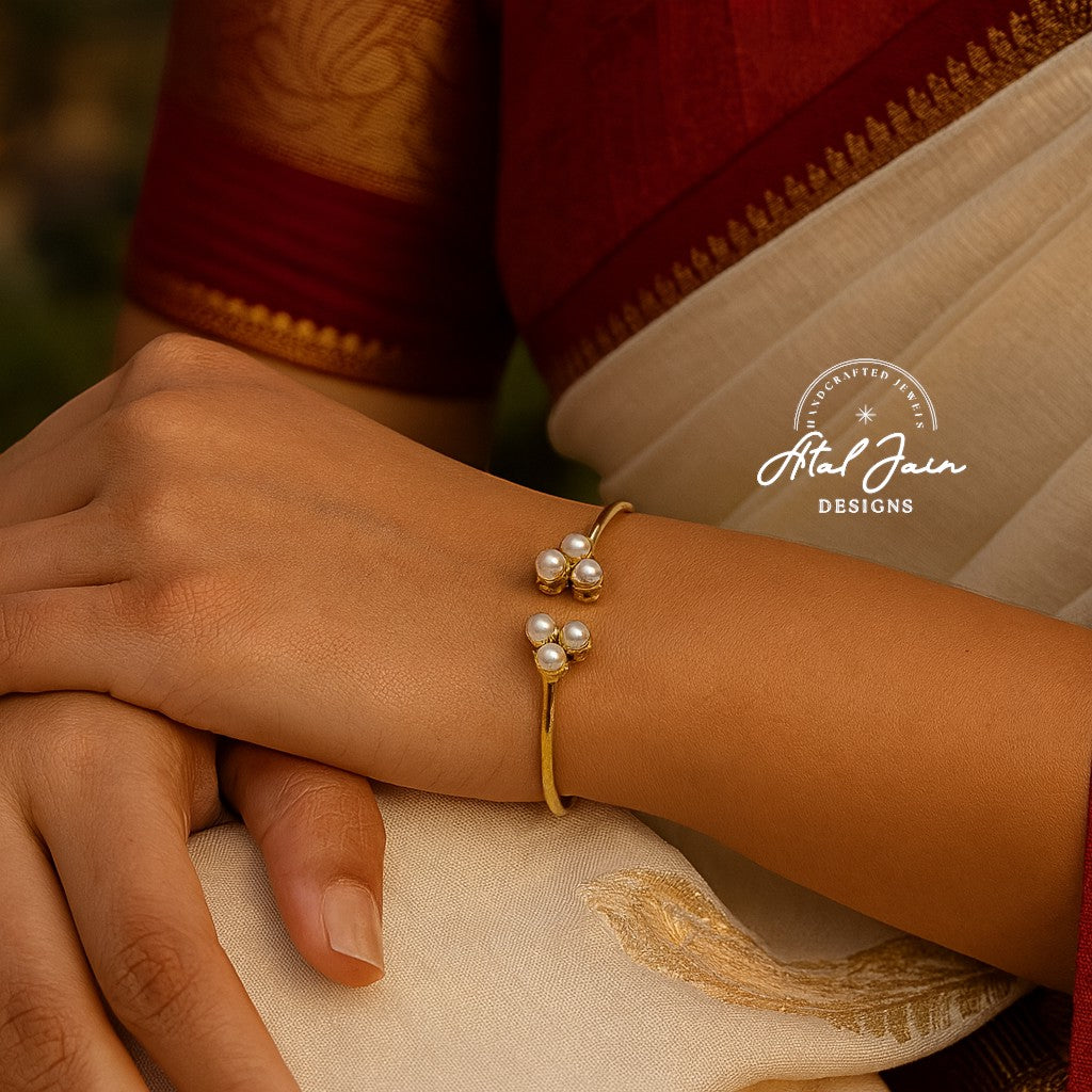 Timeless Pearl Shimmering Bracelet Glow