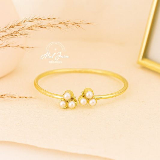 Timeless Pearl Shimmering  Bracelet Glow