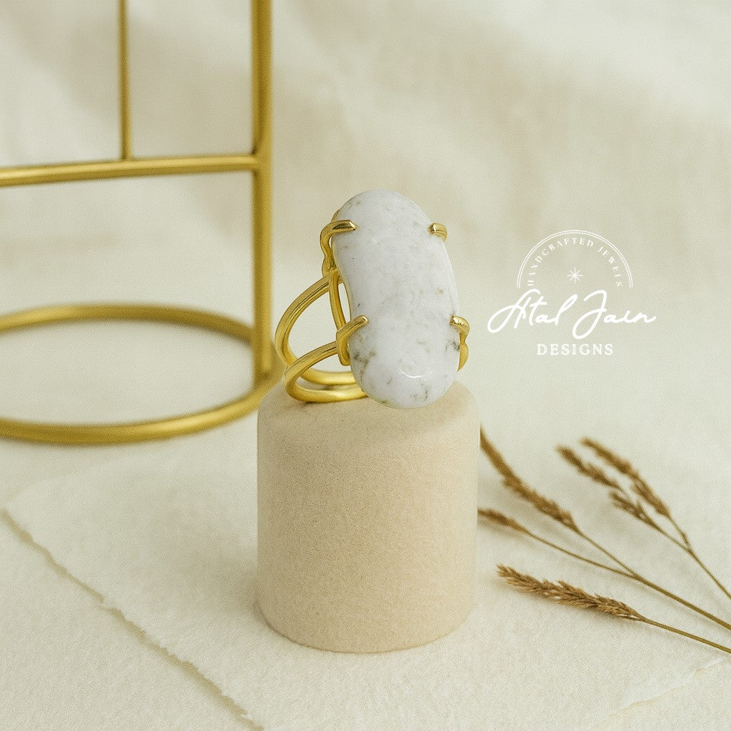 The Exquisite White Stone Ring