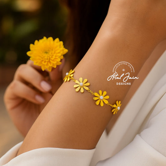 Exquisite Floral Pearl Bracelet